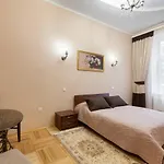 3х комнатная уютная в центре львова アパート *