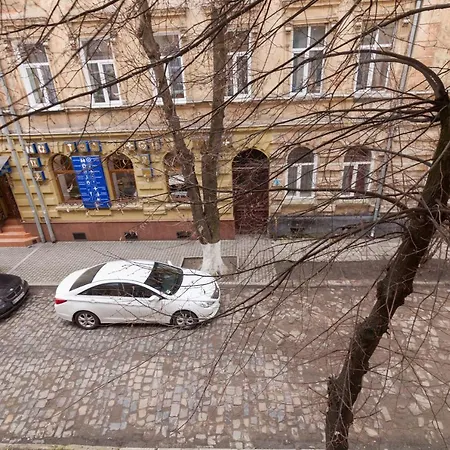 3х комнатная уютная в центре львова 利沃夫